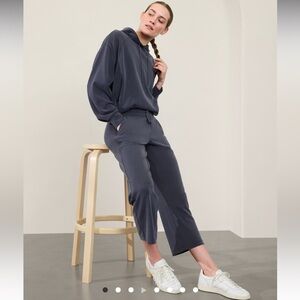 Athleta Seasoft Mid Rise Straight Crop